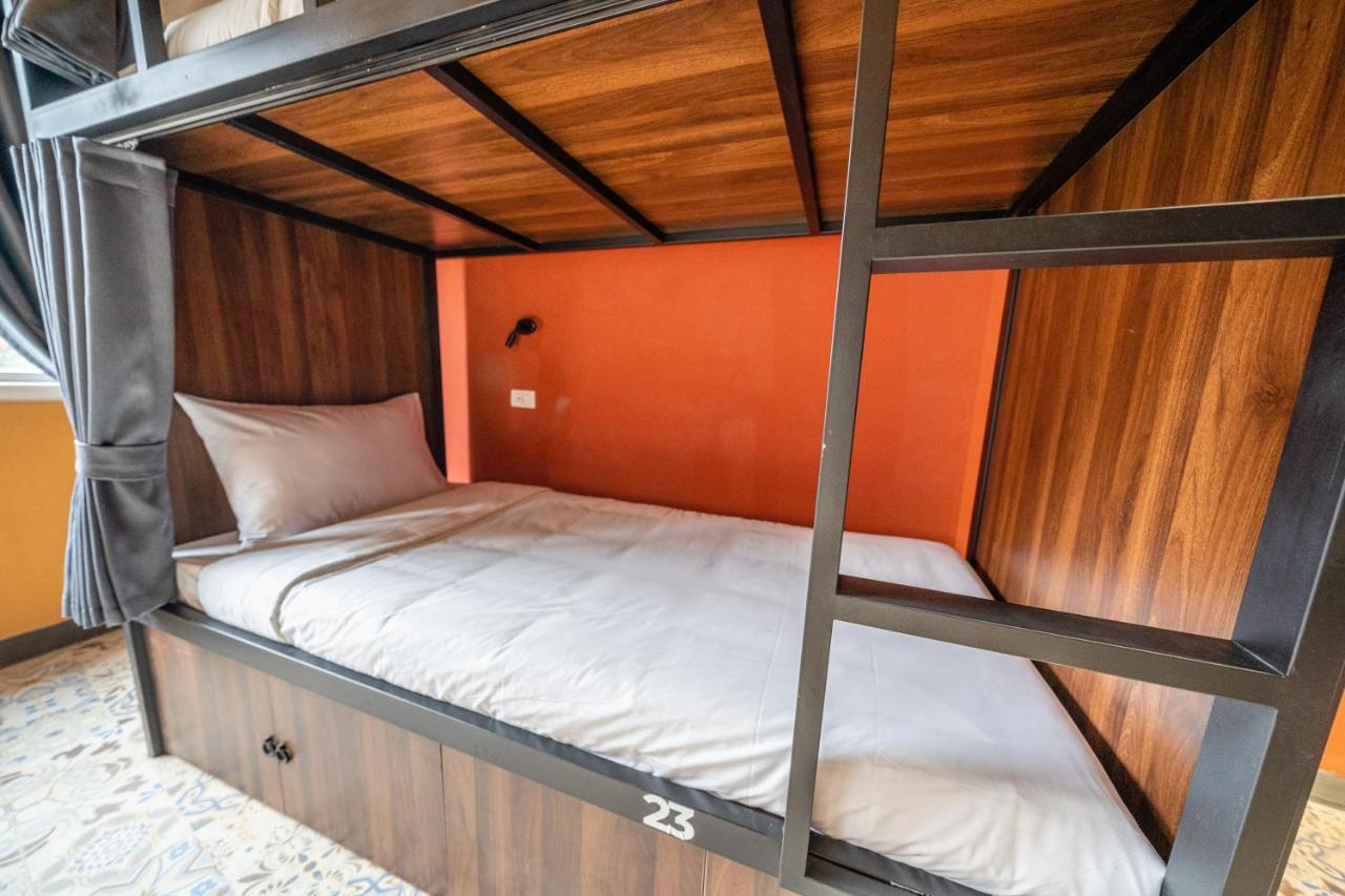 Mad Monkey Hanoi Hostel Exterior photo