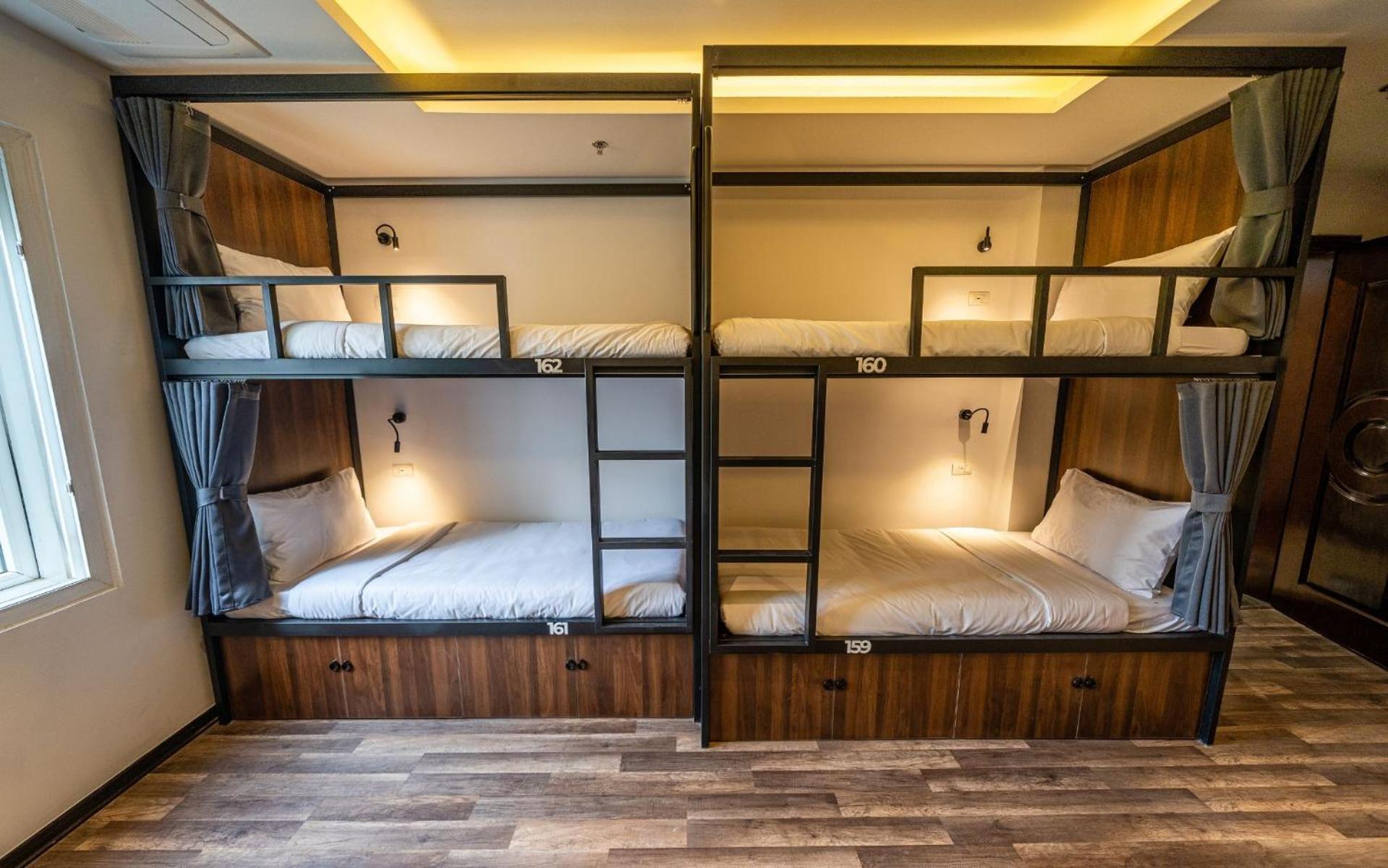 Mad Monkey Hanoi Hostel Exterior photo