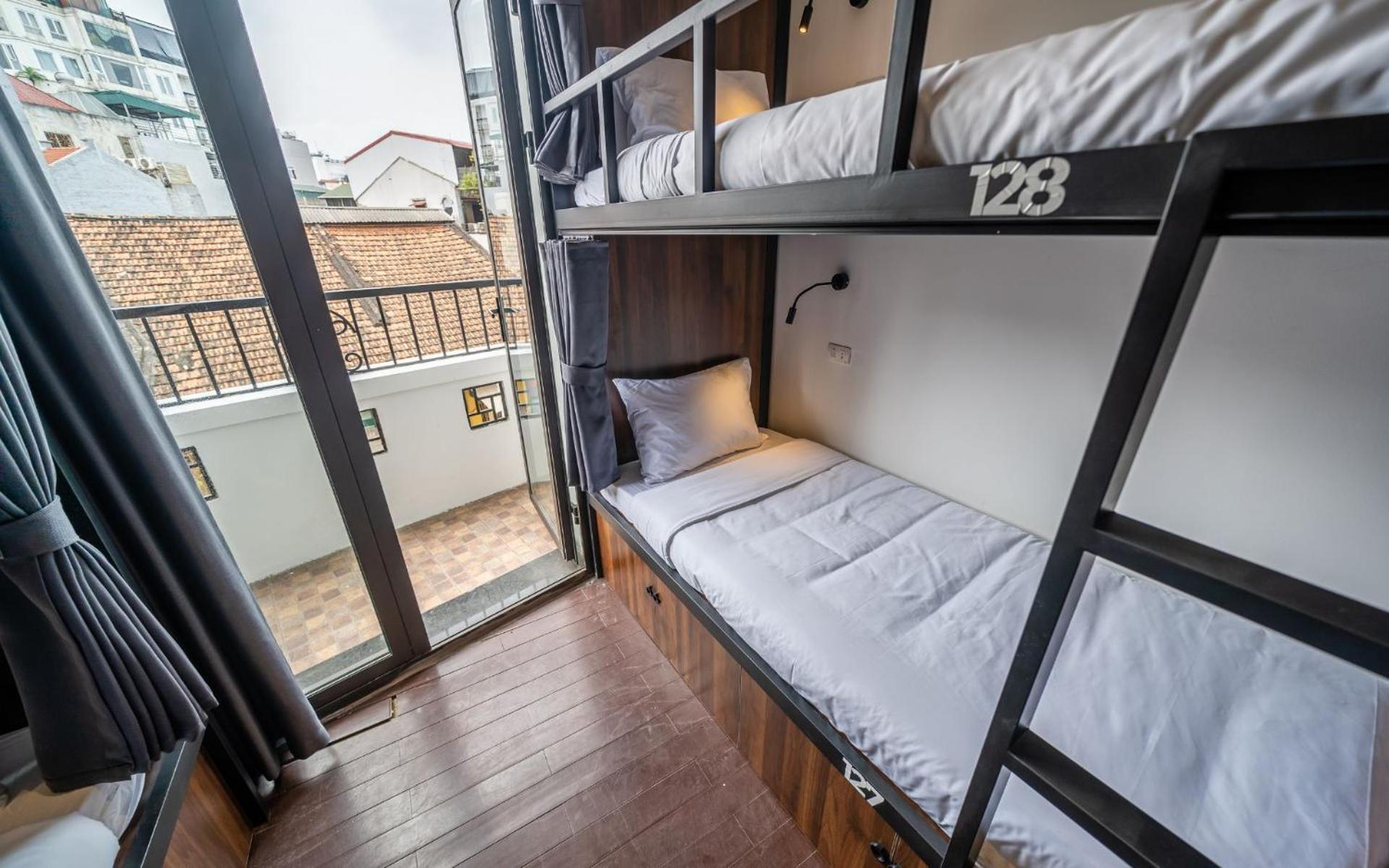 Mad Monkey Hanoi Hostel Exterior photo