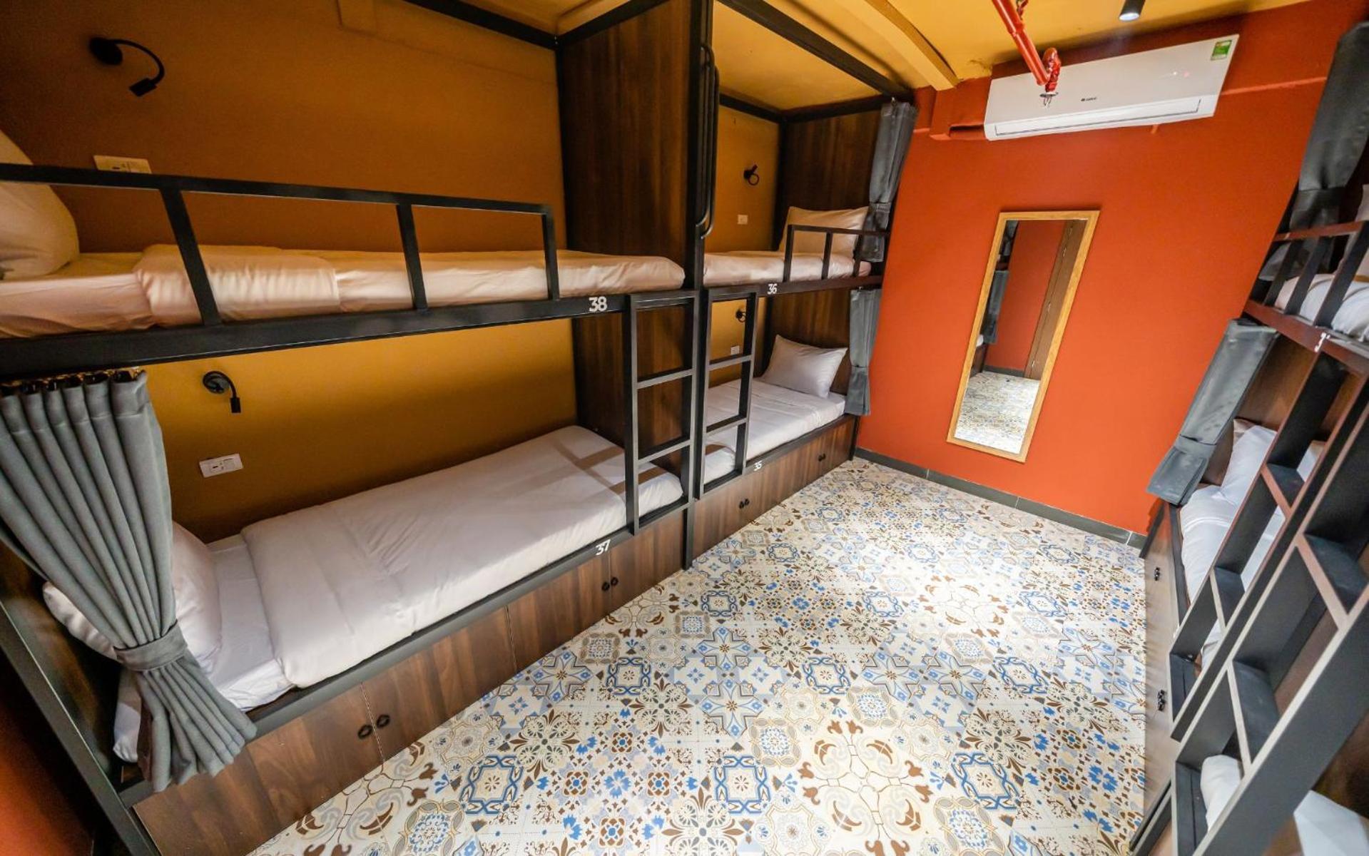 Mad Monkey Hanoi Hostel Exterior photo