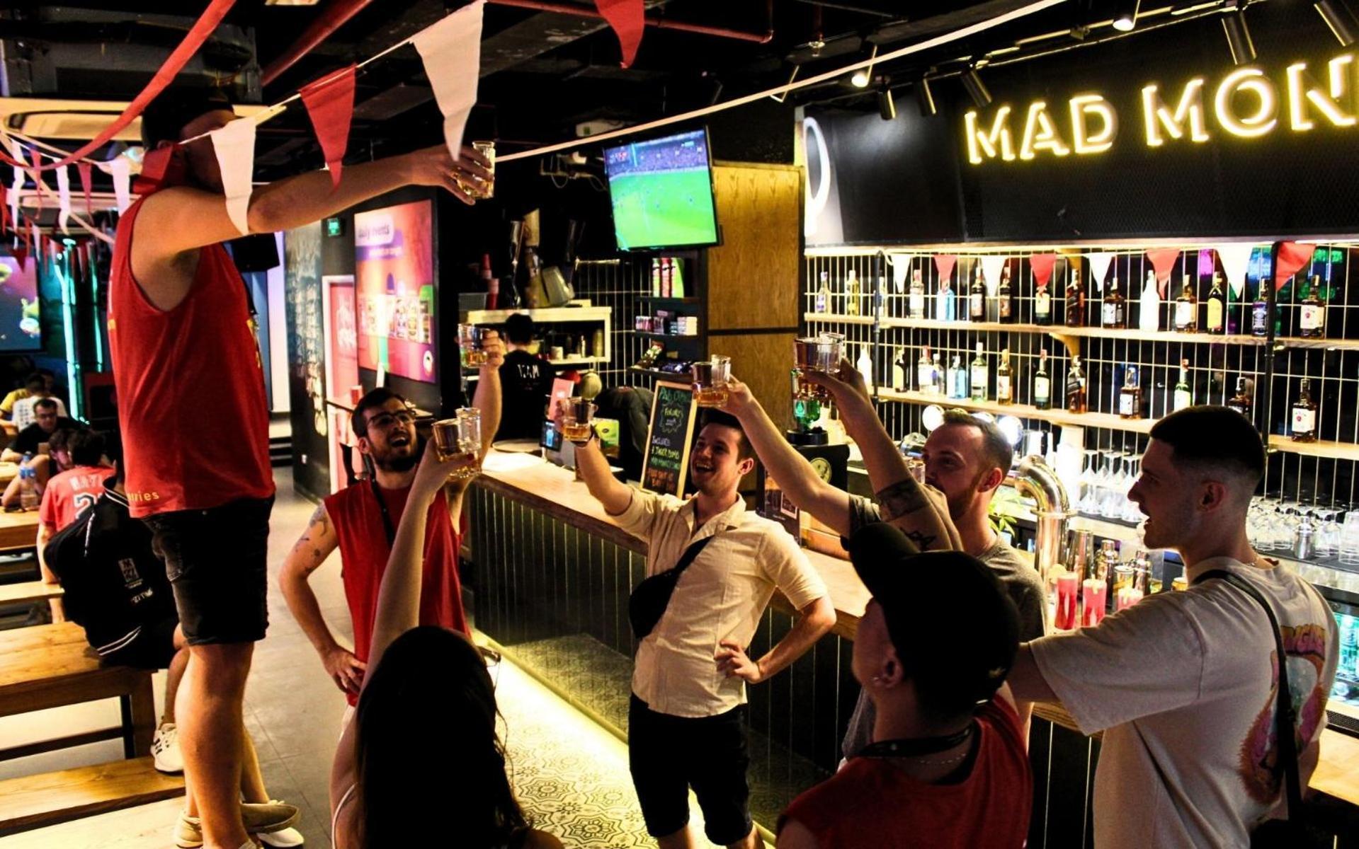 Mad Monkey Hanoi Hostel Exterior photo